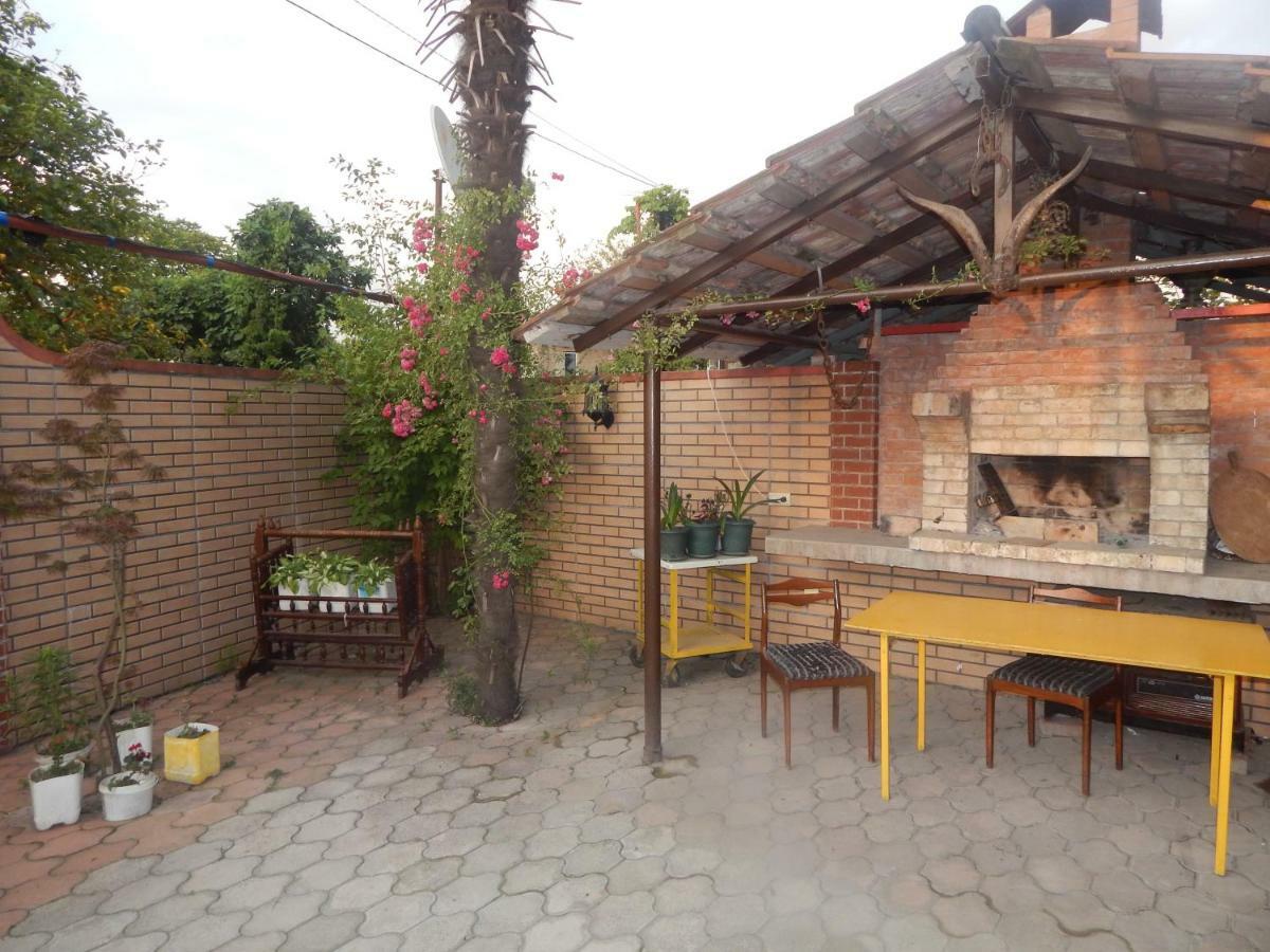 ホテル My House バトゥーミ エクステリア 写真