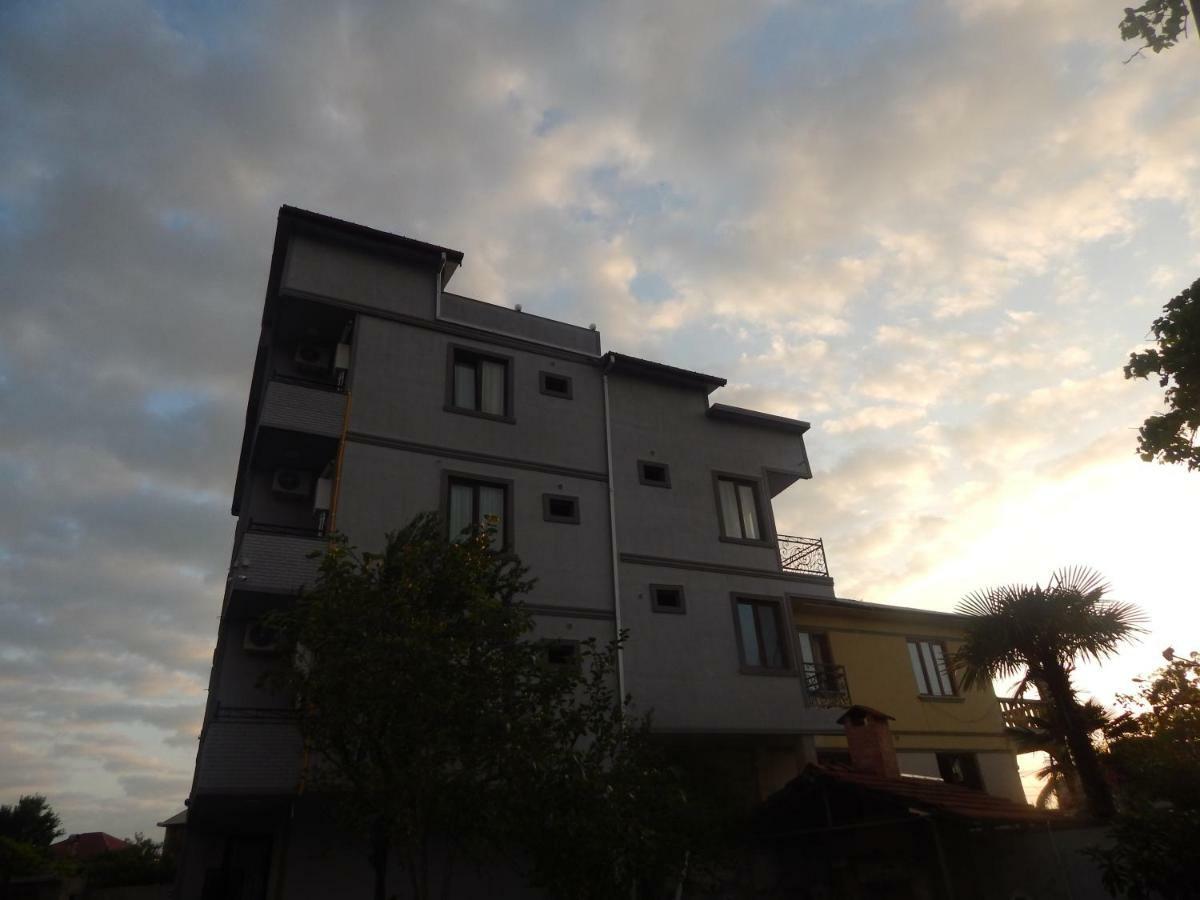 ホテル My House バトゥーミ エクステリア 写真