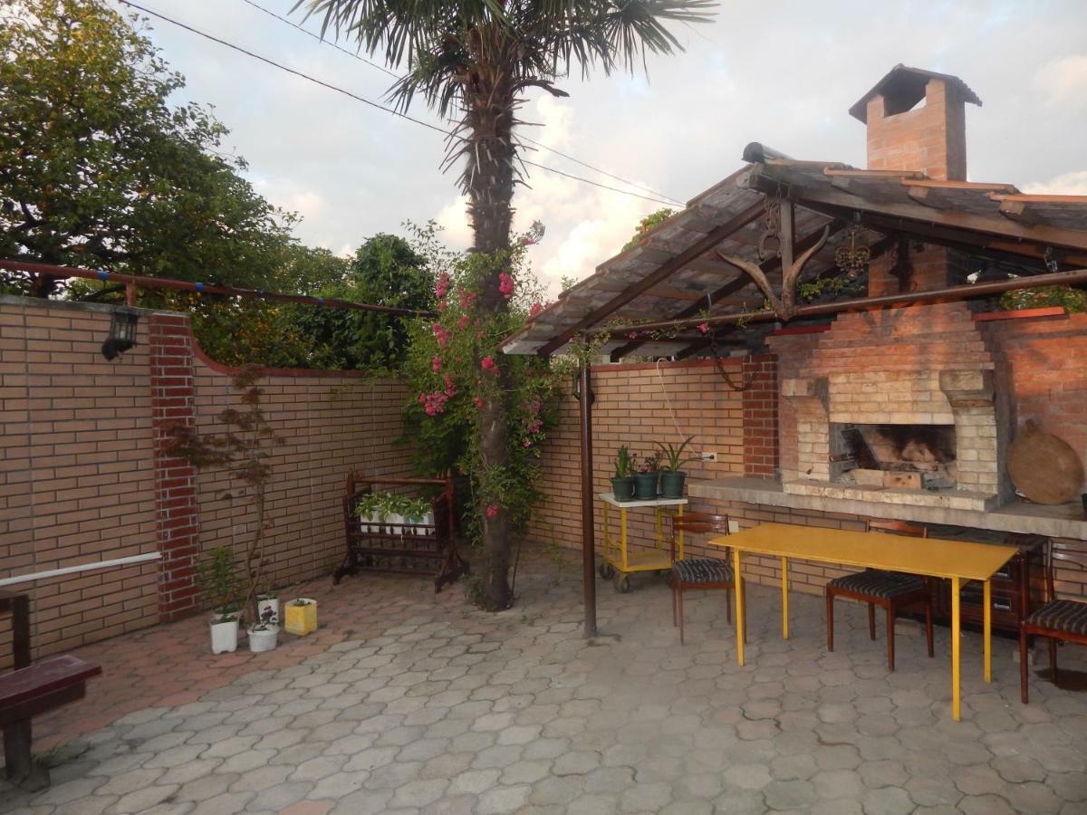 ホテル My House バトゥーミ エクステリア 写真