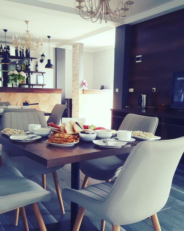 ホテル My House バトゥーミ エクステリア 写真
