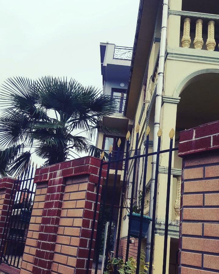 ホテル My House バトゥーミ エクステリア 写真